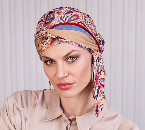 Turbante Chic in Bambù con Nastri: Comfort Caretech® e Stile Paisley Marocchino